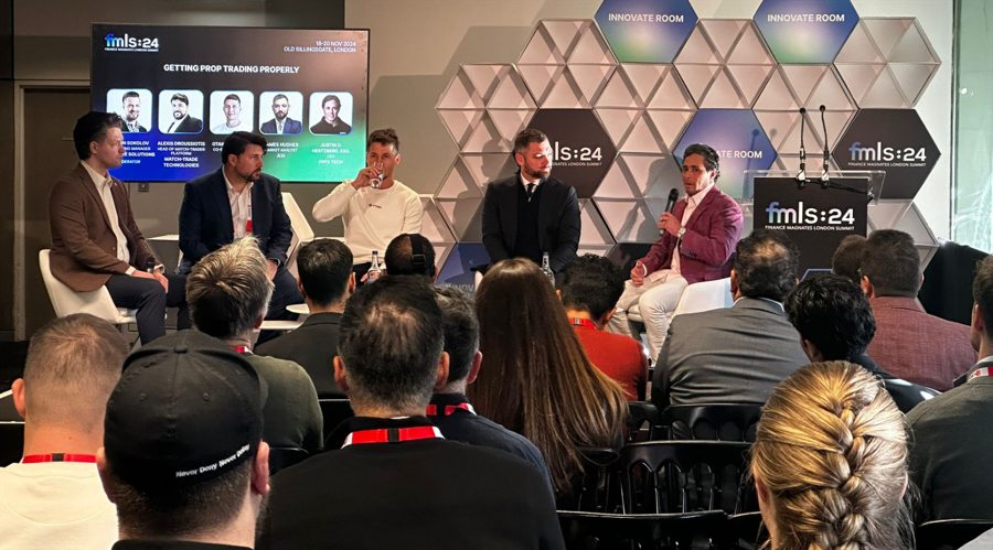 特朗普:乌克兰问题中的维和是相对简单的任务