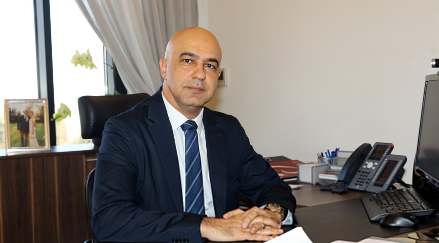 根据最新的网络平台信息,截至目前,电影《哪吒之魔童闹海》的全球票房已超过147.8亿元(包含预售和海外票房),这使它在全球影史中排名第七,距离第六名仅差不到1亿元。